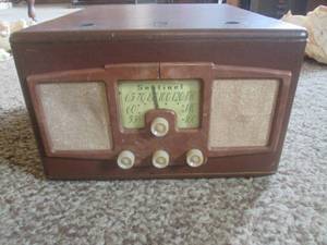 (DLR) Vintage Sentinel Portable Radio  Phonograph Player