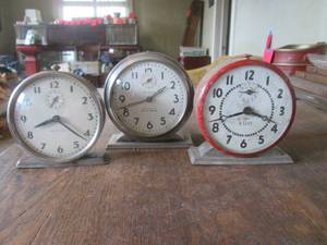 (DLR) 3 Vintage Wind-Up Alarm Clocks - Westclox, Westclox Big Ben and Ward 8-Day