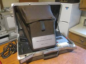 (DLR) Bell & Howell Communicator Samsonite Briefcase Cassette Projector