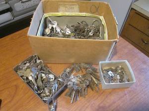 (DLR) Large Assortment of Old and Vintage Keys