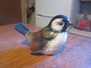 (LR) Vintage Goebel Porcelain Sparrow Bird Figurine CV73 W Germany