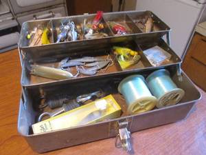 (DLR) Vintage Metal Tackle Box with Misc Vintage Fishing Tackle, Line and 4 Boat Plugs