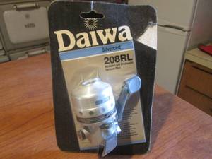 (K) Daiwa Silvercast 208RL Medium Light Freshwater Spincast Reel