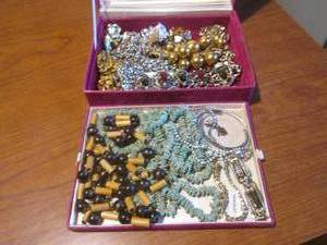 (DLR) Jewelry Box Full of Assorted Fashion Jewelry