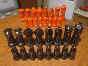 (DLR) Vintage Ceramic Chess Set Pieces - Kings are 4 14 Tall  Pawns are 2 14 Tall