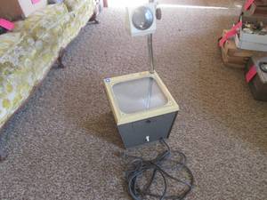 (DLR) Vintage 3M Overhead Projector - Powers On - Lights Up