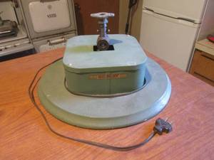(DLR) Vintage Gilbert Electric Rotating Christmas Tree Stand - For Use With Aluminum Christmas Trees