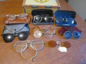 (DLR) Assorted Vintage Glasses and Cases