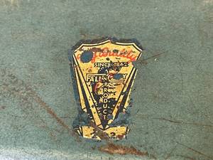 lot 105 image: Vintage Metal Tackle Box Full of Vintage Tackle
