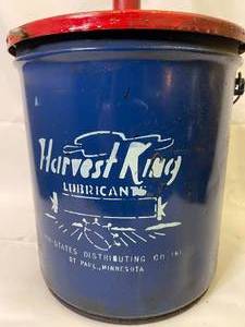 lot 117 image: Vintage Harvest King Metal Lubricant Dispenser With Great Graphics
