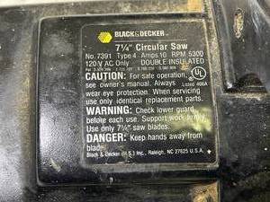 lot 127 image: Black and Decker 2 18 HP 7.25 Inch Circular Saw Model 7391