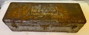 lot 138 image: Vintage Master Steel Tool Box with Some Hardware