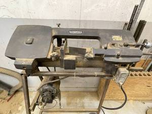 lot 143 image: Craftsman Bandsaw with Rolling Stand