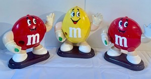 lot 170 image: Trio of Vintage M & M Dispensers 1991 and 1992