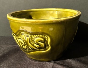 lot 77 image: Vintage McCoy Pottery Snack Bowl with Handle