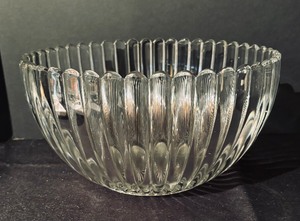 lot 79 image: Three Elegant Serving Bowls and Platter