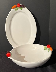 lot 89 image: Beautiful Bowl and Platter Set
