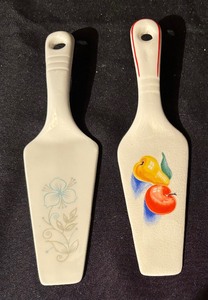 lot 91 image: Six Stunning Porcelain Pie  Cake Servers