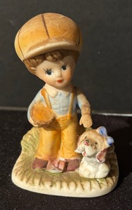 lot 99 image: Four Darling Homco Figurines