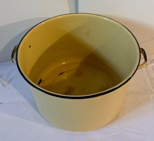 lot 219 image: Vintage Enamel Stock Pot