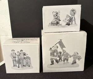lot 220 image: Department 56 Heritage Village Collection Accessories including The Old Puppeteer and More