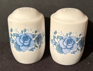 lot 252 image: Cute Coordinating Kitchen Wares by J Import Company