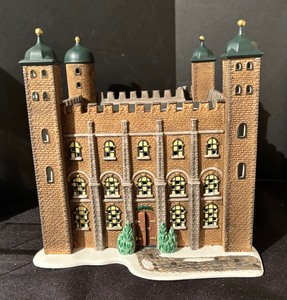 lot 258 image: Department 56 Heritage Village Collection Dickens Village Series Tower of London