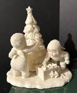 lot 272 image: Snowbabies Figurines and Accessories