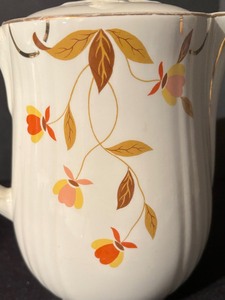 lot 273 image: Vintage Halls Superior Quality Kitchenware Tea  Coffee Pot