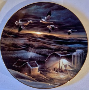 lot 283 image: Limited Edition Collector Plate - Terry Redlin Night Light