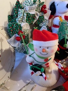 lot 288 image: Large Variety of Great Christmas Decor