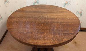 lot 5 image: Round Claw Foot Oak Dining Table