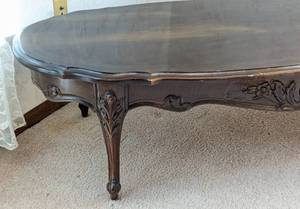 lot 8 image: Vintage Carved Mahogany Wood Coffee Table