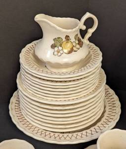 lot 15 image: Vernon Ware Fruit Basket Dish Set