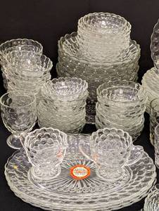 lot 30 image: Vintage Bubble Glass Dish Set