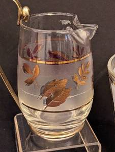 lot 31 image: Vintage Libby Gold Leaf Pitcher and Small Bowl