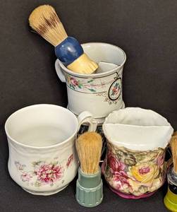 lot 46 image: Assorted Vintage Shaving Mugs and Razors