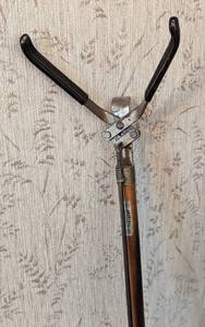 lot 37 image: Antique Wood Grabbers