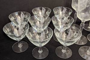 lot 73 image: Assorted Vintage Stemware