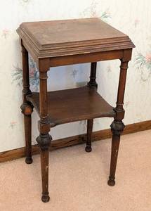 lot 69 image: Vintage Tiered Mahogany Wood Side Table