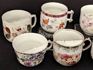 lot 221A image: Assorted Vintage Shaving Mugs and Razors