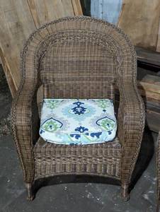 lot 40 image: Four Piece Wicker Patio Set