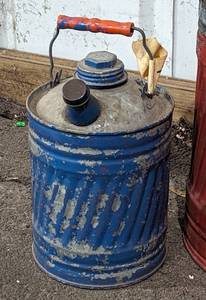 lot 65A image: More Vintage Metal Gas and Oil Cans