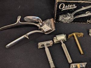 lot 296A image: Assorted Vintage Razors