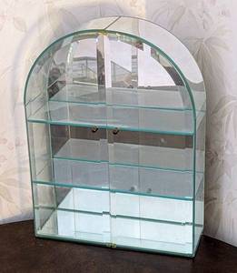 lot 302A image: Small Mirrored Glass Display Case