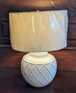 lot 303A image: White Ceramic Table Lamp