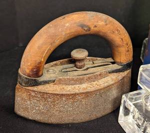 lot 308A image: Assorted Vintage Goodies