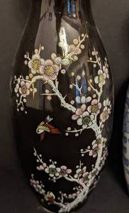lot 311A image: Pair of Decorative Asian Vases