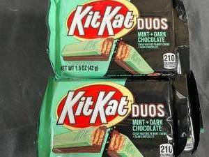 12 Kit Kat Duo bars Mint and dark Chocolate Best By 102023