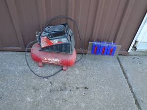 Husky 2 gal air compressor. Used condition. As shown.